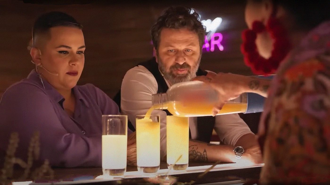 Judges and a host tasting Preshh-carbonated drinks on the Shaking the Bar reality show